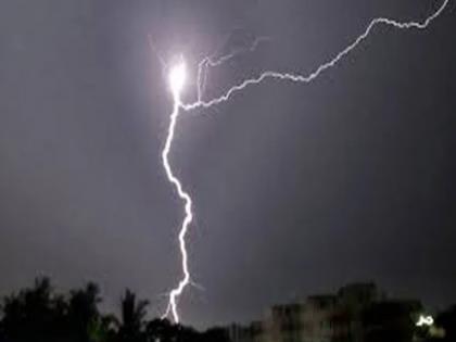 Woman killed in power outage in Tumsar taluka; A serious | तुमसर तालुक्यात वीज कोसळून महिला ठार; एक गंभीर Woman killed in power outage in Tumsar taluka; A serious | तुमसर तालुक्यात वीज कोसळून महिला ठार; एक गंभीर