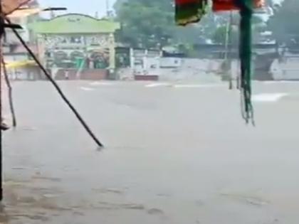 Chalisgaon received continuous rains; Rising river water level, flood risk on the threshold again | चाळीसगावला पावसाची संततधार; नदीच्या पाणी पातळीत वाढ, पुराचा धोका पुन्हा उंबरठ्यावर Chalisgaon received continuous rains; Rising river water level, flood risk on the threshold again | चाळीसगावला पावसाची संततधार; नदीच्या पाणी पातळीत वाढ, पुराचा धोका पुन्हा उंबरठ्यावर