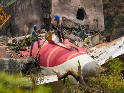Ahmedabad Air India plane crash Wrong bodies sent to 2 UK families | विमान अपघातानंतर ब्रिटनमधल्या कुटुंबांना पाठवले दुसऱ्यांचेच मृतदेह; अनेकांनी अंत्यसंस्कारही केले Ahmedabad Air India plane crash Wrong bodies sent to 2 UK families | विमान अपघातानंतर ब्रिटनमधल्या कुटुंबांना पाठवले दुसऱ्यांचेच मृतदेह; अनेकांनी अंत्यसंस्कारही केले