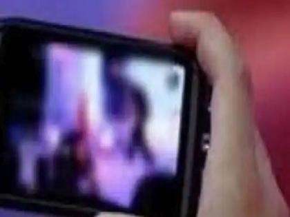 Sister showing pornographic videos to younger brother while sleeping; Also kept lagging ties, incident in Mumbai | बहिण लहान भावाला झोपताना अश्लील व्हिडिओ दाखवायची; लैेंगिक संबंधही ठेवले, मुंबईतील घटना