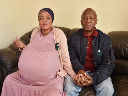 Claims to have given birth to ten babies; The official inquiry clarified in south africa | दहा बाळांना जन्म दिल्याचा दावा; अधिकृत चौकशीत स्पष्ट