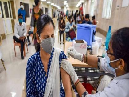 Decision on booster dose soon; Aim to complete vaccination immediately; Said That Doctor Shashank Joshi | बूस्टर डोस देण्याबाबत लवकरच निर्णय; तूर्तास लसीकरण पूर्ण करण्याचे लक्ष्य