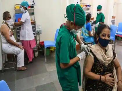 Vaccination of 54% housing societies in Mumbai completed; Municipal Corporation Information | मुंबईतील ५४ टक्के गृहनिर्माण सोसायट्यांचे लसीकरण पूर्ण; महानगरपालिकेची माहिती