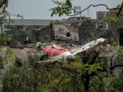 Relatives of those killed in Ahmedabad plane crash make serious allegations against Air India, company gives clarification | अहमदाबाद विमान अपघातातील मृतांच्या नातेवाईकांचे एअर इंडियावर गंभीर आरोप, कंपनीनं दिलं असं स्पष्टीकरण Relatives of those killed in Ahmedabad plane crash make serious allegations against Air India, company gives clarification | अहमदाबाद विमान अपघातातील मृतांच्या नातेवाईकांचे एअर इंडियावर गंभीर आरोप, कंपनीनं दिलं असं स्पष्टीकरण