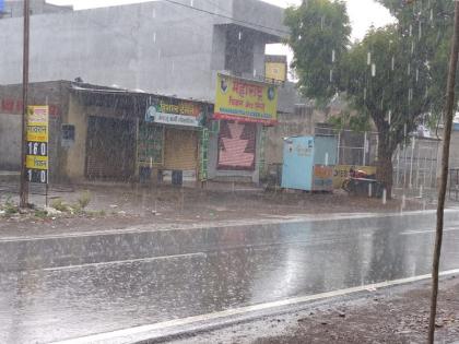 ‌ ‘Rohini’ rains in Ahmednagar district; Four goats, including a woman, were killed by lightning | अहमदनगर जिल्ह्यात ‌‘रोहिणी’ बरसल्या; वीज पडून महिलेसह चार शेळ्या ठार