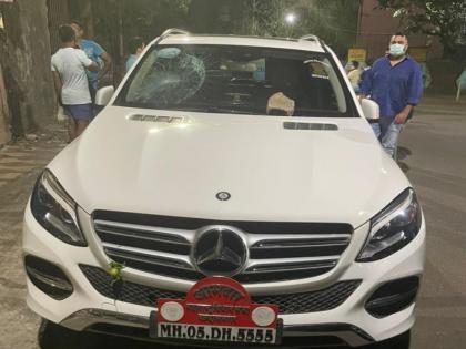 Ulhasnagar MLA Kumar Ailani car attacked; Vehicle damage, crime filed | उल्हासनगरचे आमदार कुमार आयलानी यांच्या गाडीवर हल्ला; गाडीचे नुकसान, गुन्हा दाखल