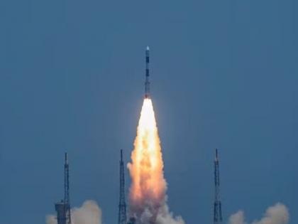 Adityaya Nam:...; India's ship flew towards the sun | आदित्याय नम:...; भारताचे यान सूर्याकडे झेपावले