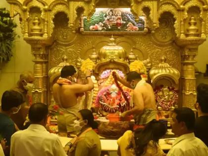 Group Shree Ganesh Atharvashirsha Pathan by women in the premises of Sri Siddhivinayak Ganapati Temple | श्रीसिद्धिविनायक गणपती मंदिराच्या प्रांगणात महिलांचे सामूहिक श्रीगणेश अथर्वशीर्ष पठण