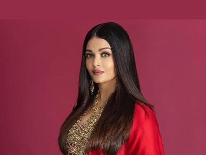 Aishwarya Rai-Bachchan's passport photo went viral, fans were shocked by something on it | ऐश्वर्या राय-बच्चनचा पासपोर्टचा फोटो व्हायरल, त्यावरील एका गोष्टीमुळे चाहते झाले हैराण