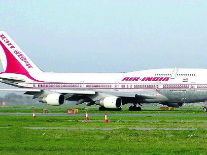 Bhidele, woman traveler and Air India's Duty Manager at the airport, both of them interacted with each other. | विमानतळावर महिला प्रवासी आणि एअर इंडियाचे डयुटी मॅनेजर भिडले, दोघींनी परस्परांच्या कानशिलात लगावली