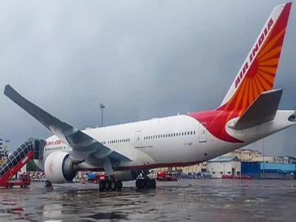 Air India's ordeal is not over Now the doors did not open after landing at raipur airport Passengers were stuck for an hour | एअर इंडियामागची पीडा काही संपेना! आता लँडिंगनंतर दरवाजेच उघडले नाही; तासभर अडकून राहिले प्रवासी