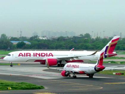 Old man falls in Air India plane toilet The girl alleged that she did not get help | एअर इंडिया विमानातील स्वच्छतागृहात वृद्ध पडला; मदत मिळाली नसल्याचा मुलीचा आरोप