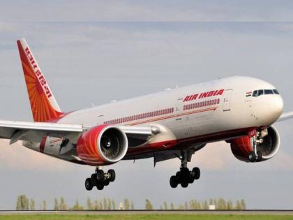 air india urinating case co passenger claimed pilot made victim to wait 2 hours allocating new seat | एअर इंडियाच्या पायलटने 2 तास वाट पाहायला लावली, पीडितेच्या सहप्रवाशाने केला धक्कादायक खुलासा