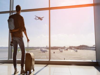 pune airlines loot passengers; 50 percent of ticket cancellation fee deducted without paying full amount | विमान कंपन्यांकडून प्रवाशांची लूट; पूर्ण रक्कम न देता तिकीट रद्दचे ५० टक्के रक्कम कट केले