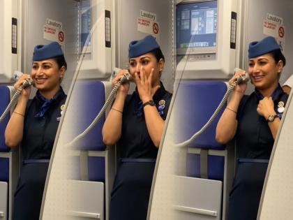 This air hostess' emotional farewell speech in a flight has gone viral. Watch | Viral Video: एअर हॉस्टेस विमानातच ढसाढसा रडु लागली, प्रवाशांना सांगितलं 'हे' धक्कादायक कारण