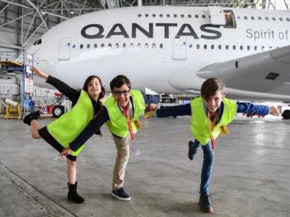 Qantas Airlines ceo signs agreement letter 10 year olds Alex Jacquot who started his own airline | १० वर्षांच्या मुलाने सुरू केली स्वत:ची एअरलाइन कंपनी, पण इतक्या लहान वयात कशी?