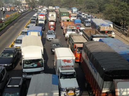 MNS offered toll free passengers trapped in traffic jam Airliit | मनसेची टोलमुक्ती ठरली क्षणिक! कार्यकर्ते निघून जाताच पुन्हा टोलवसुली सुरु