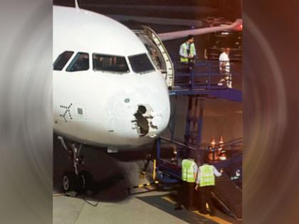 Plane caught in hailstorm, pilot lands safely; passengers panic; start praying to God | VIDEO : तुफान गारपिटीत सापडले विमान, वैमानिकाने सुखरूप उतरवले; प्रवाशांत प्रचंड घबराट; करु लागले देवाचा धावा Plane caught in hailstorm, pilot lands safely; passengers panic; start praying to God | VIDEO : तुफान गारपिटीत सापडले विमान, वैमानिकाने सुखरूप उतरवले; प्रवाशांत प्रचंड घबराट; करु लागले देवाचा धावा