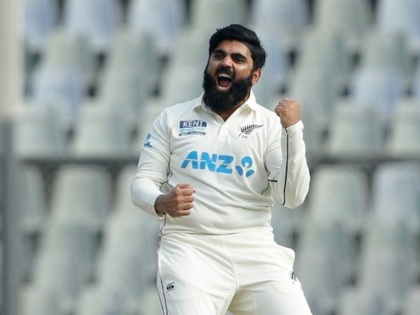 IND vs NZ, 2nd Test Live Update : Ajaz Patel becomes the 3rd bowler in the history of Test cricket to pick 10 wickets haul in an innings, india all out 325 | IND vs NZ, 2nd Test Live Update : 10 out of 10; न्यूझीलंडच्या एजाझ पटेलनं इतिहास रचला, टीम इंडियाचा संपूर्ण संघ तंबूत पाठवला 