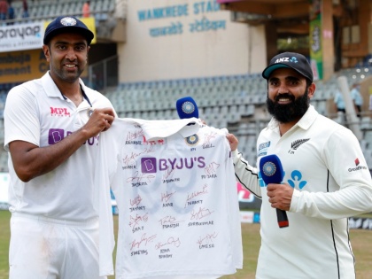 IND vs NZ, 2nd Test : Team India gift Ajaz Patel with signed jersey, spinner donates ‘ball and t-shirt’ to MCA museum | IND vs NZ, 2nd Test : विश्वविक्रमवीर एजाझ पटेलला भारतीय संघाकडून 'भारी' गिफ्ट; किवी गोलंदाजाचा MCAकडून सत्कार 