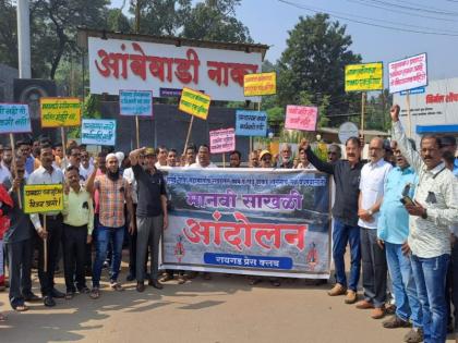 Journalist Road for Pothole Free Highway on Mumbai-Goa Highway | मुंबई-गोवा महामार्गावर खड्डेमुक्त महामार्गासाठी पत्रकार रस्त्यावर