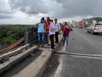 Dilapidation of the bridge connecting Thane and Bhiwandi towards Nashik; A part started to move | ठाणे आणि भिवंडी जोडणाऱ्या नाशिक दिशेने जाणारा पुलाची दुरावस्था; एक भाग हलू लागला