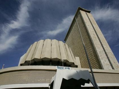 An unknown person came and sat in the Legislative Council Hall in mumbai | विधानपरिषदेच्या सभागृहात एक अज्ञात व्यक्ती येऊन बसला; आमदारांच्या सुरक्षेबाबत चिंता व्यक्त