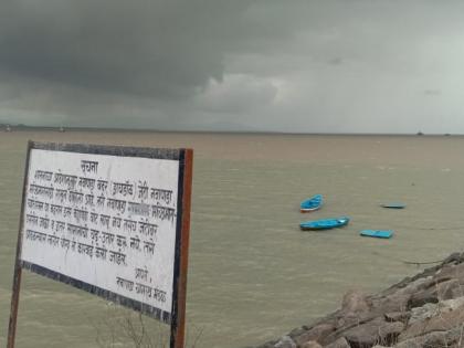 Due to stalled work for 9 years huge inconvenience to thousands of fishermen for boat repair work | ९ वर्षांपासून रखडलेल्या कामामुळे नौका दुरुस्तीच्या कामासाठी हजारो मच्छीमारांची मोठी गैरसोय