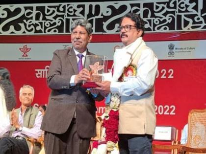 Sahitya Akademi award to Pravin Bandekar | प्रविण बांदेकर यांना साहित्य आकादमीचा पुरस्कार प्रदान 