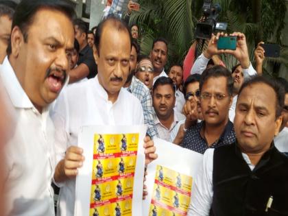 As many as ten thousand stickers with the name Swaraj Rakshak Sambhaji Maharaj on behalf of the Nationalist Party Tussle to BJP | Video: राष्ट्रवादीचा भाजपवर पलटवार; 'स्वराज्यरक्षक संभाजी महाराज' नावाचे १० हजार स्टिकर छापले