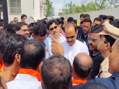'Give justice to Shivraj Divates', demand of Maratha servants in Parli to Ajit Pawar | 'शिवराज दिवटेस न्याय द्या', परळीत मराठा सेवकांची अजित पवारांकडे मागणी 'Give justice to Shivraj Divates', demand of Maratha servants in Parli to Ajit Pawar | 'शिवराज दिवटेस न्याय द्या', परळीत मराठा सेवकांची अजित पवारांकडे मागणी
