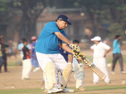 Ajit Wadekar batting At 76th year | वाडेकर यांनी 76व्या वर्षीही केली होती दमदार बॅटिंग
