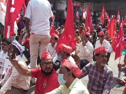 Rastaroko movement at Ambadi in Bhiwandi to support the farmers' movement | शेतकरी अंदोलनास पाठिंबा देण्यासाठी भिवंडीतील अंबाडी येथे रास्तारोको अंदोलन 