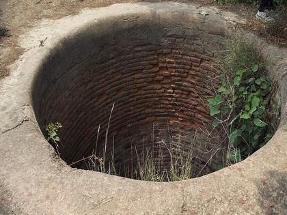 The body of the father was also found in the well after the boy in vashim | मुलापाठोपाठ वडिलांचाही मृतदेह विहिरीत आढळला; पोलिसही चक्रावले