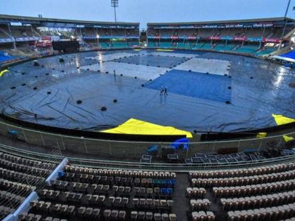 Ind Vs Aus 2nd ODI: A full house expected but rain threat looms large over Vizag 2nd ODI | Ind Vs Aus 2nd ODI: विशाखापट्टणममध्ये जोरदार पाऊस, उद्याही पडणार; भारत विरुद्ध ऑस्ट्रेलियाच्या सामन्यावर संकट