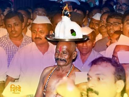 'Aarti of the Aarti' Tharara in Tharara taluka, tradition still alive | ‘डोक्यावरील आरती’चा आजरा तालुक्यात थरार, प्रथा अजूनही जिवंत