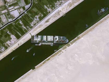 9 JNPT ships stranded in Suez Canal; Freight stalled | जेएनपीटीची ९ जहाजे सुएझ कालव्यात अडकली; मालवाहतूक झाली ठप्प