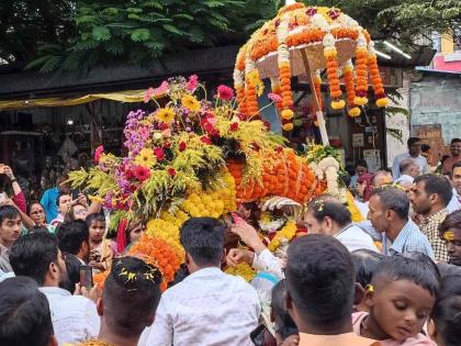 A procession of Kapaleshwar to Nashik in the sound of Har Har Mahadev Bam Bam Bhole! | हर हर महादेव बम बम भोलेच्या गजरात नाशिकला कपालेश्वराची मिरवणूक!