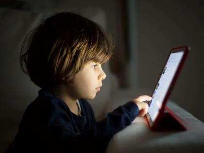 Adverse effects of increasing screen time on children's health | वाढत्या स्क्रीन टाइमचा मुलांच्या प्रकृतीवर विपरीत परिणाम; कोरोनाकाळात वाढले संकट