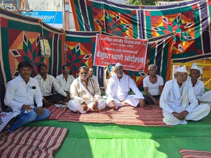 Akhil Bharatiya Kisan Sabha protested to solve the problem of farmers situation immediately  | अंत्रज येथील शेतरस्त्याची समस्या तात्काळ सोडवा; अखिल भारतीय किसान सभेचे खामगावात उपोषण