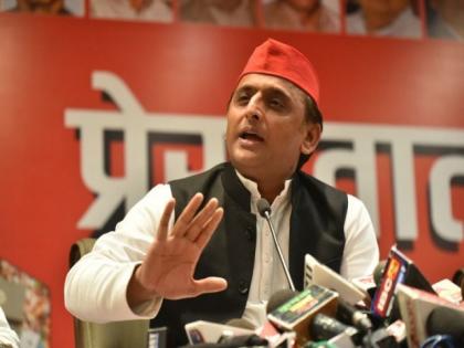 akhilesh yadav sarcastically on the meeting of 38 parties of nda | "आणखी दोन जोडले असते तर ४० झाले असते", एनडीएच्या बैठकीवर अखिलेश यादवांचा उपरोधिक टोला