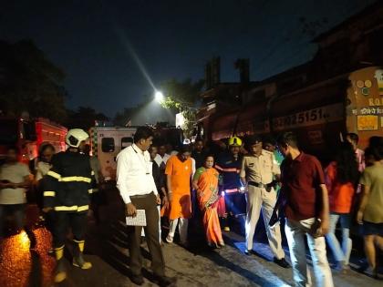 Visit of fire, mayor and additional commissioner to the warehouse on Khairani Road in Kurla | कुर्ला येथील खैरानी रोडवरील गोदामांना आग, महापौर अन् अतिरिक्त आयुक्तांची भेट