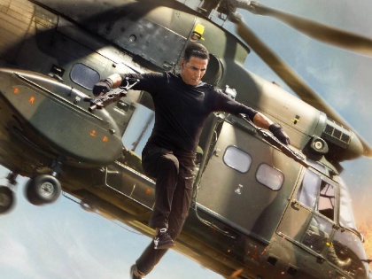 Akshay Kumar jumps from a helicopter Sooryavanshi makes a banging entry in Singham Again | अक्षय कुमारने मारली हेलिकॉप्टरमधून उडी, 'सूर्यवंशी' ची 'सिंघम अगेन'मध्ये धमाकेदार एन्ट्री