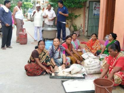 Prayer for rain in akola | पावसासाठी वरुणराजाला साकडे; धोंडीनंतर झाला भंडारा!