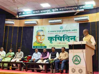 22 farmers of Vidarbha honored at Akola on Agriculture Day | जय किसान! विदर्भातील २२ शेतकरी बंधू-भगिनींचा कृषीदिनी अकोला येथे गौरव, सन्मान!