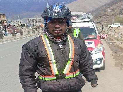 Akot's Divyang Dheeraj's Srinagar-Kanyakumari cycle ride! India's only disabled person in the competition | Akola: अकोटच्या दिव्यांग धीरजची श्रीनगर-कन्याकुमारी सायकल वारी! स्पर्धेत भारतातील एकमेव दिव्यांग