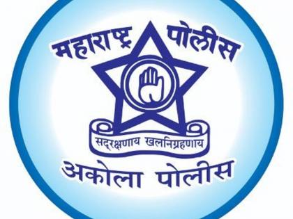 Clash between two drunken police constables; Incident near Akola Police Colony | दोन मद्यधुंद पोलिस शिपायांमध्ये हाणामारी; अकोला पोलिस वसाहतजवळील घटना