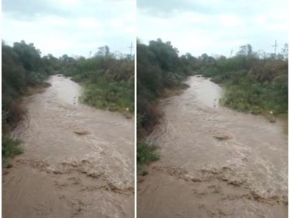 after stormy rain hail now cloudburst barshi takali taluka was flooded with rain | वादळी पाऊस ,गारपीट नंतर आता ढगफुटी! बार्शीटाकळी तालुक्याला पावसाने झाेडपले