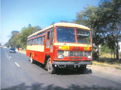 On track at ST station after receiving diesel; 150 vehicles were standing without diesel | डिझेल मिळाल्यानंतर एसटी ठाण्यात रुळावर; १५० गाड्या डिझेलविना होत्या उभ्या