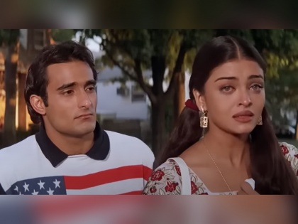 bollywood actor akshaye khanna fall in love with aishwarya rai | ऐश्वर्याच्या प्रेमात वेडा झाला होता अक्षय खन्ना; 'या' अभिनेत्यामुळे झाला दोघांचा ब्रेकअप
